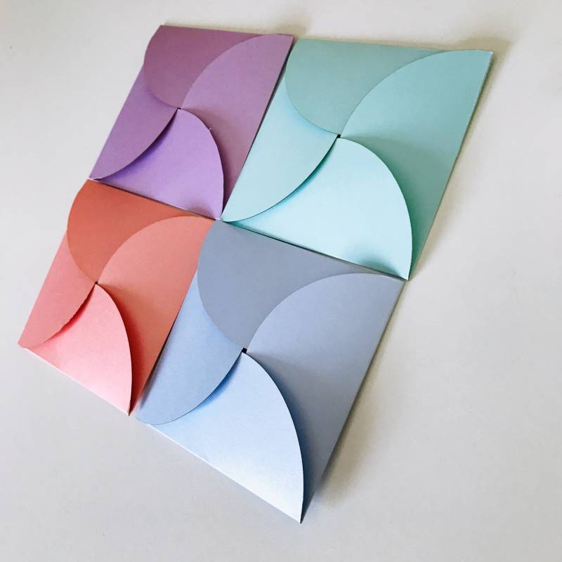 Embalagem em diferentes cores Ilustra a embalagem em cores diferentes